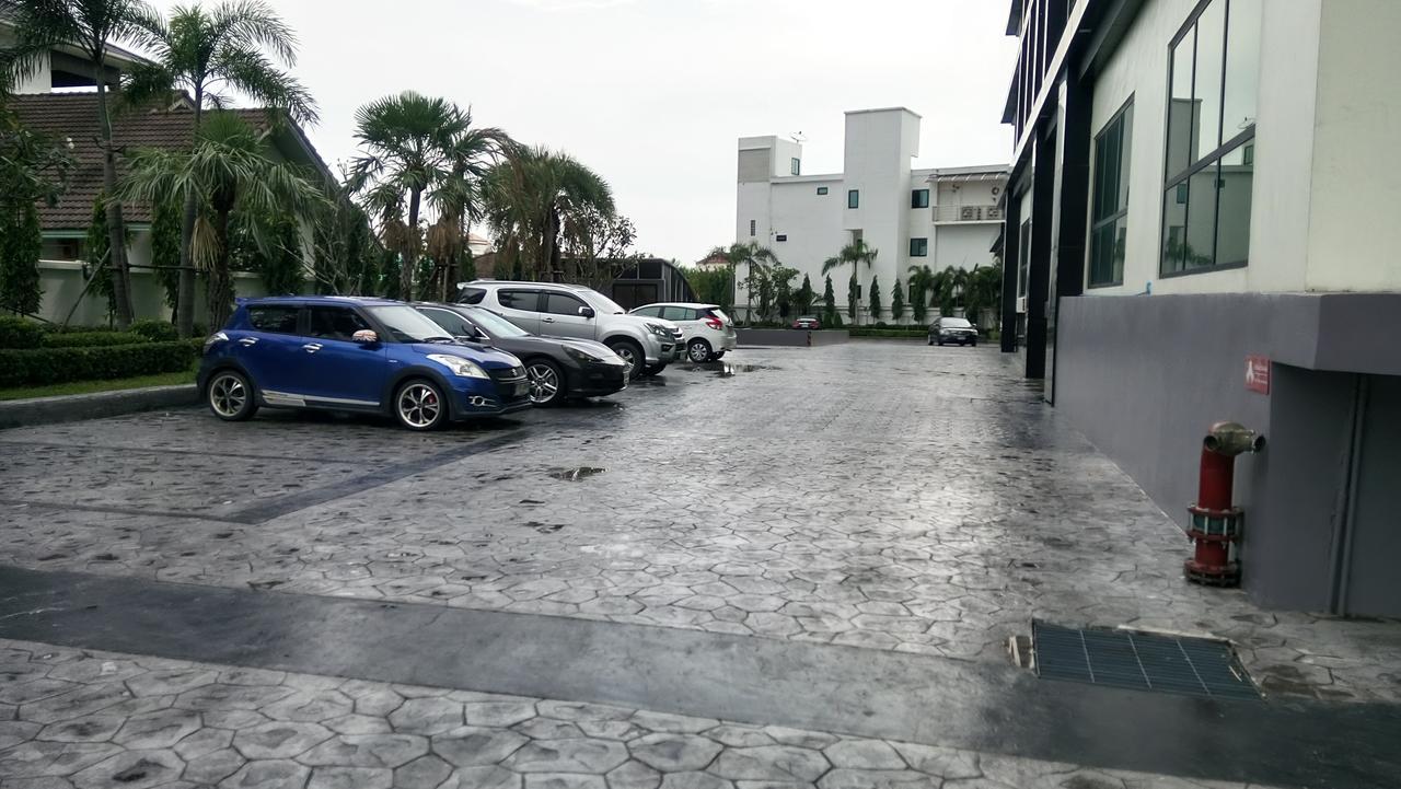Dusit Grand Condo View Джомтиен Бийч Екстериор снимка